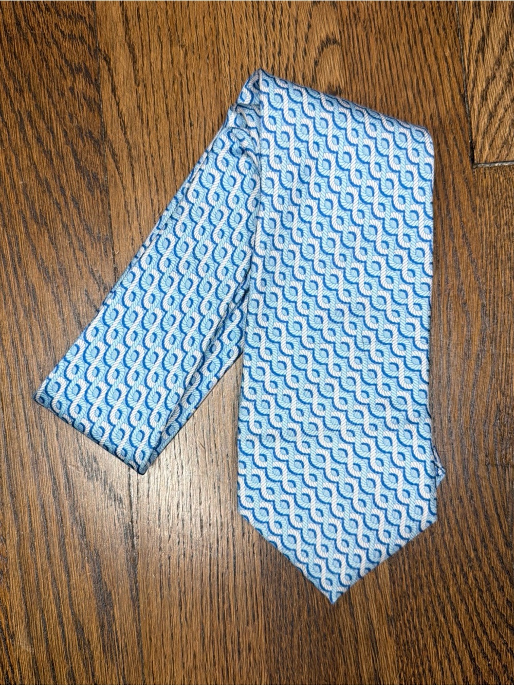 Vineyard Vines Blue/White Twisted Rope Themed 100% Silk Tie